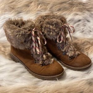 Universal Thread faux fur and suede lug sole boots size 8.5